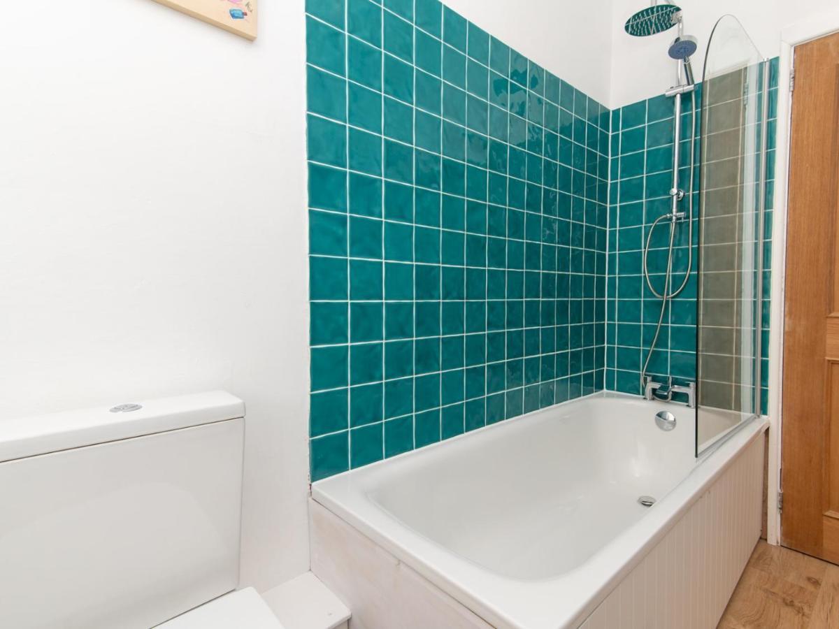 Pass The Keys Stylish 2 Bed Central Bath Apartment With Parking 외부 사진