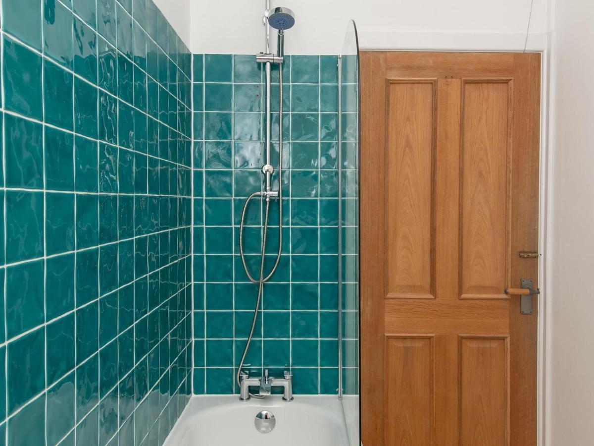 Pass The Keys Stylish 2 Bed Central Bath Apartment With Parking 외부 사진