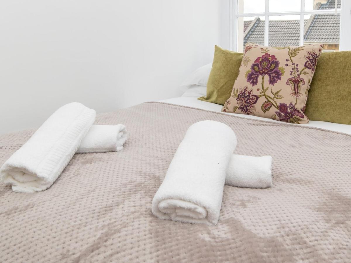 Pass The Keys Stylish 2 Bed Central Bath Apartment With Parking 외부 사진