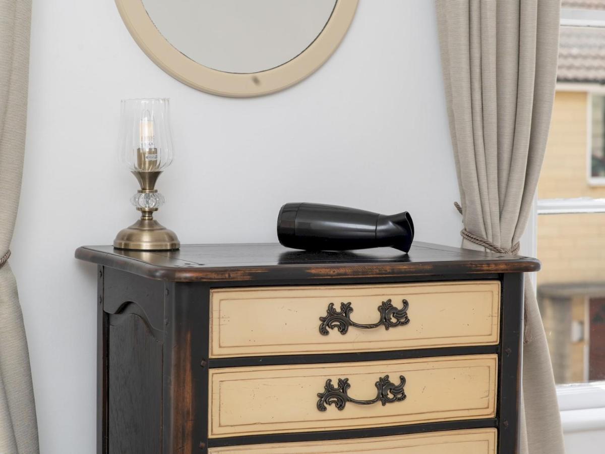 Pass The Keys Stylish 2 Bed Central Bath Apartment With Parking 외부 사진