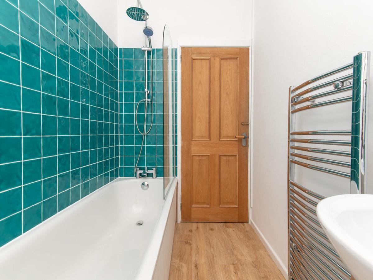 Pass The Keys Stylish 2 Bed Central Bath Apartment With Parking 외부 사진
