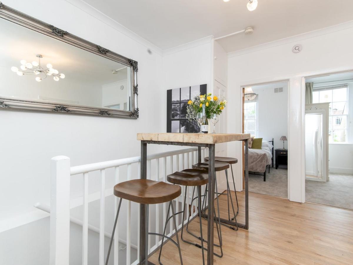 Pass The Keys Stylish 2 Bed Central Bath Apartment With Parking 외부 사진