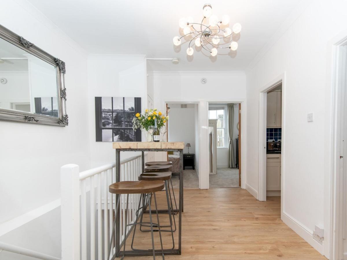 Pass The Keys Stylish 2 Bed Central Bath Apartment With Parking 외부 사진